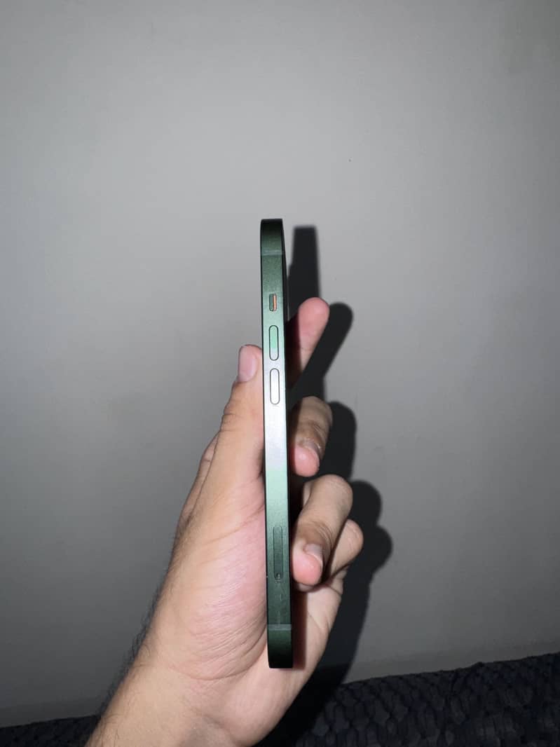 Apple iPhone 13 3