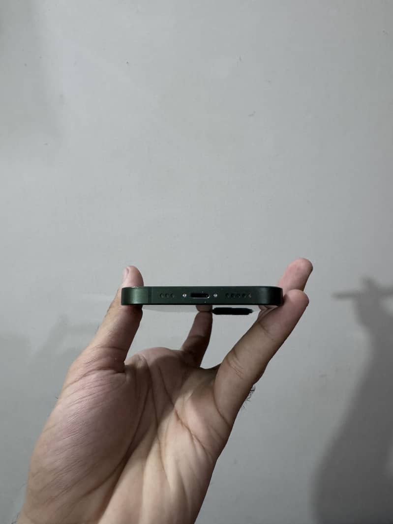 Apple iPhone 13 4