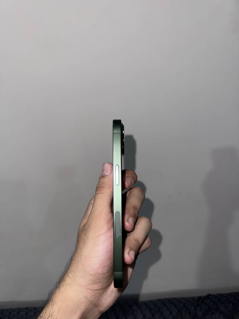 Apple iPhone 13 7