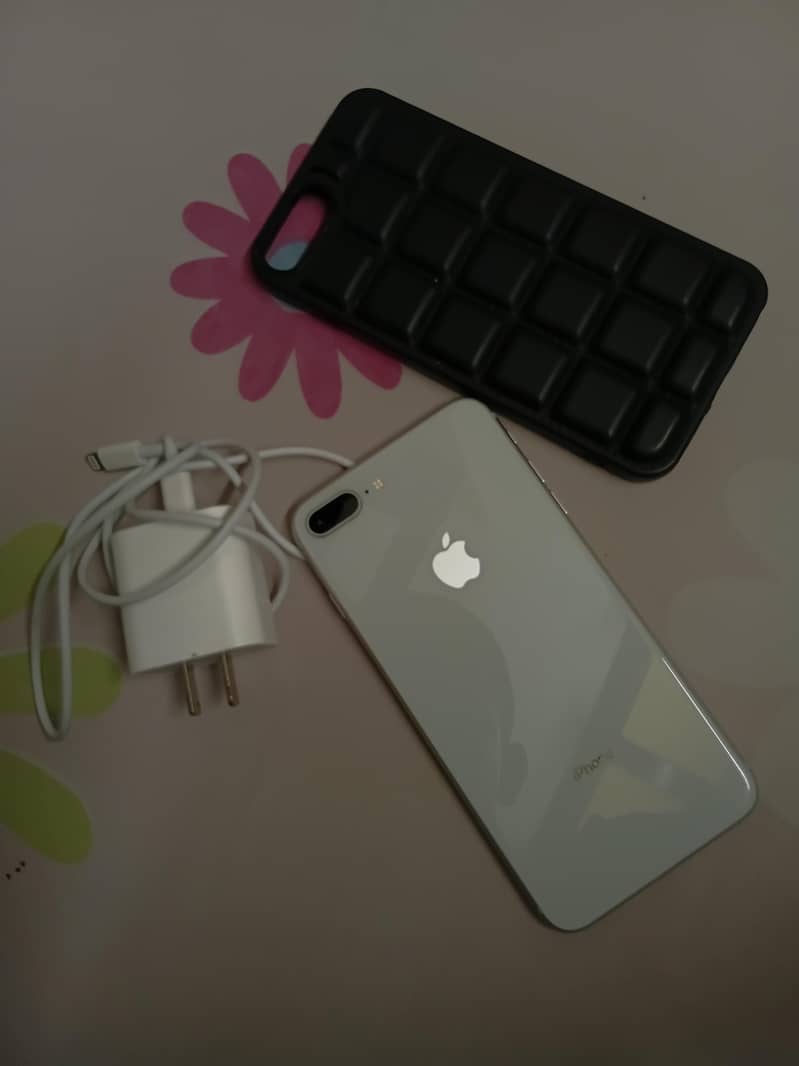Apple iPhone 8 Plus 0