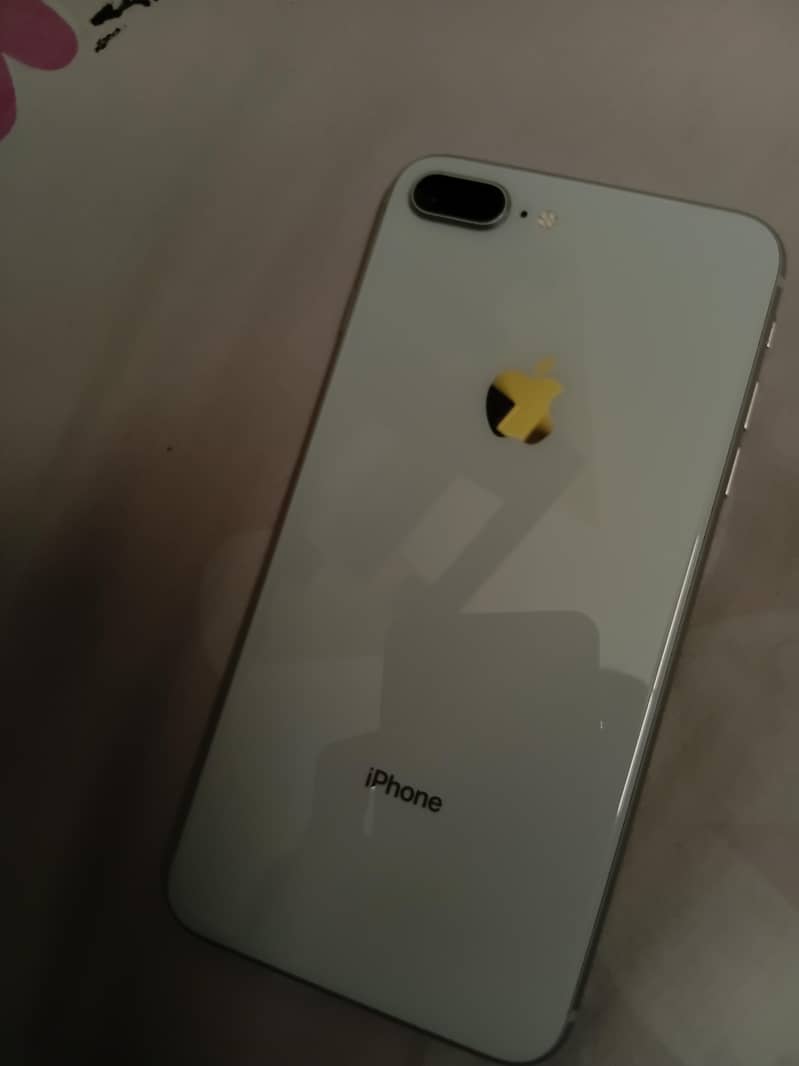 Apple iPhone 8 Plus 3