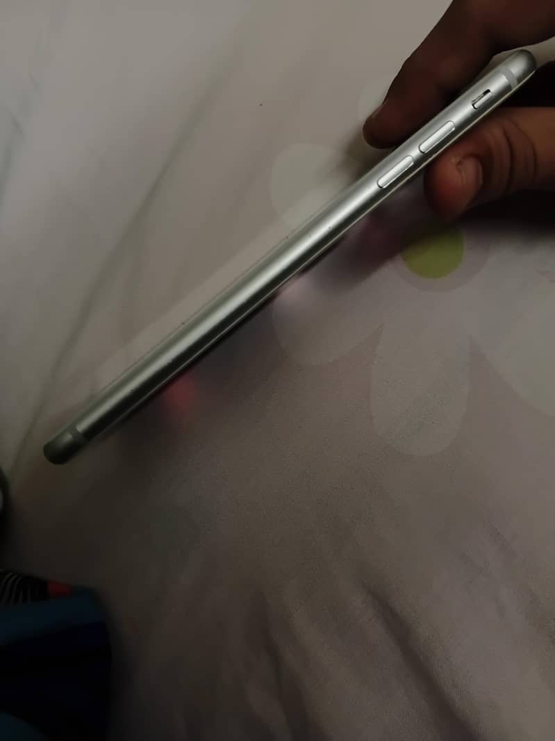 Apple iPhone 8 Plus 4