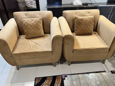 8 seater almost new Sofa set