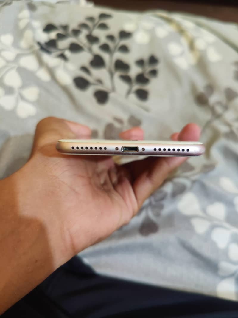 Apple iPhone 7 Plus 2