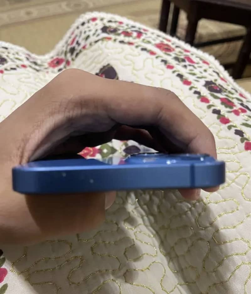 Apple iPhone 13 4