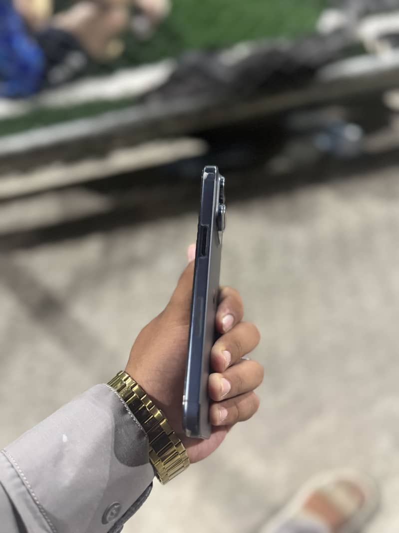 Apple iPhone 15 Pro Max 2