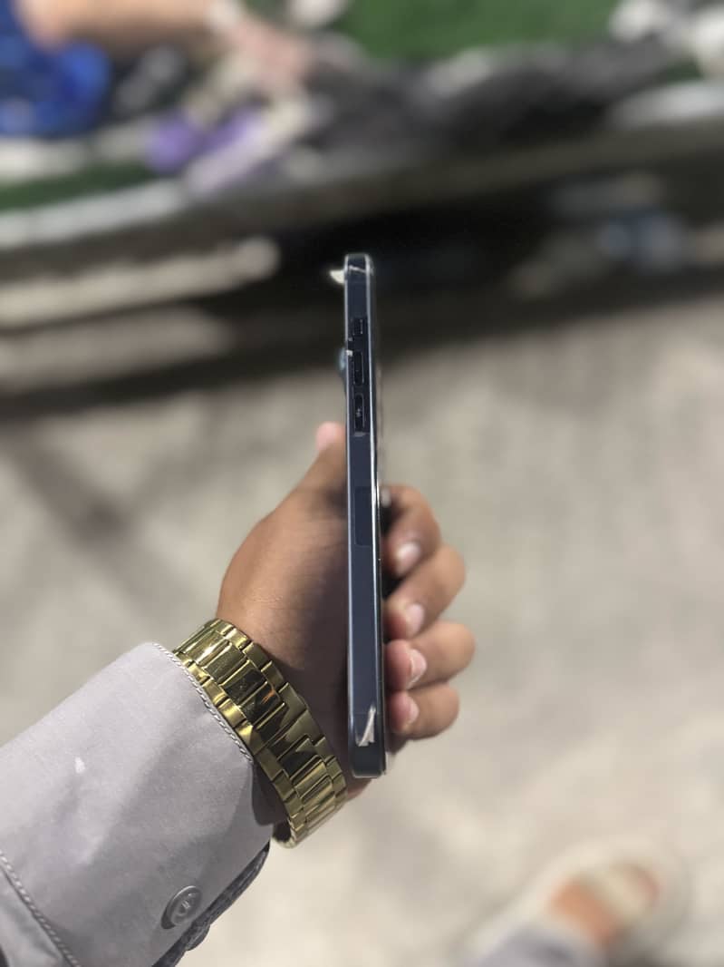 Apple iPhone 15 Pro Max 4