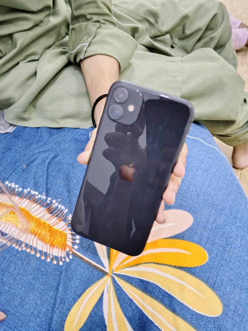 Apple iPhone 11 4