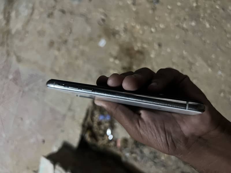 Apple iPhone X 5
