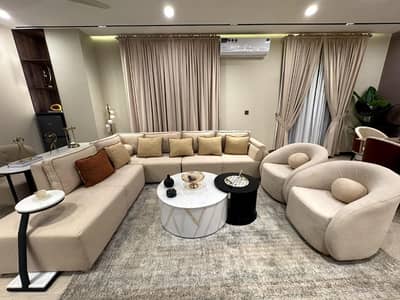Super Luxurious 2 Bedrooms,TV Lounge Balconies, Ready To Move. Like A 5 Star Hotel Suites, Swimming Pool, Gym, Free Parking Etc. Dem 3.40 Cr, Easy Payment Plan.