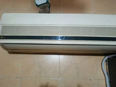 1 Ton ac in working condition 03092574055