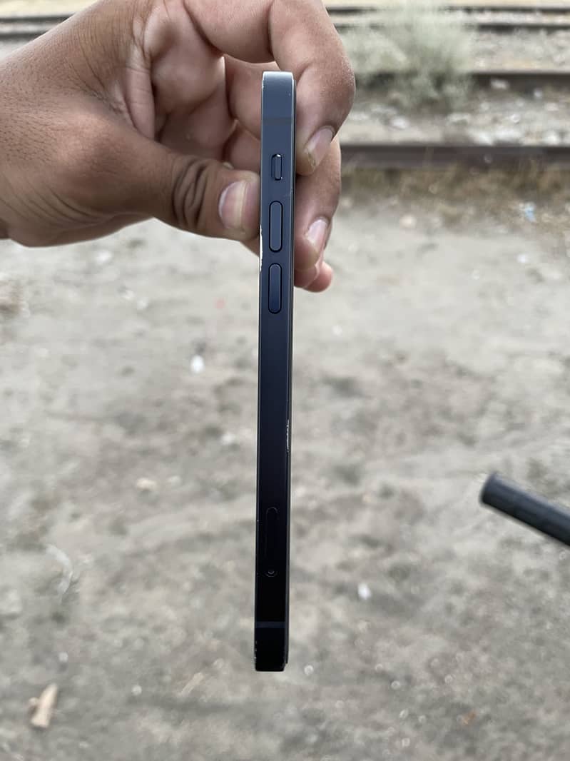 iPhone 12 0