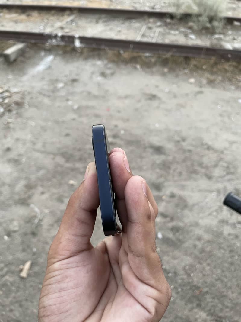 iPhone 12 1