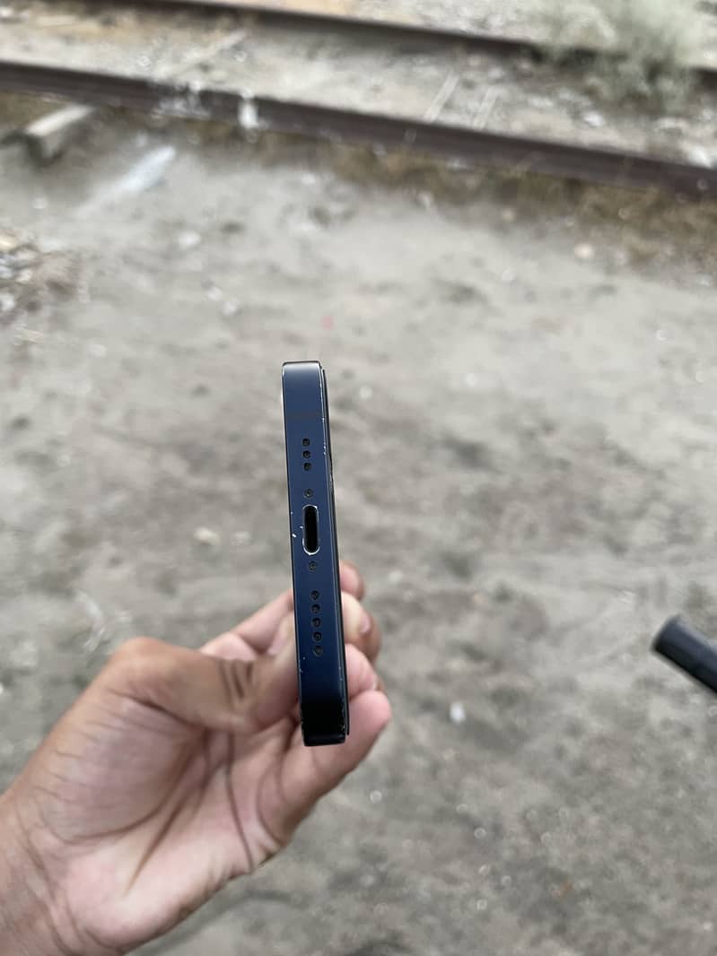iPhone 12 4