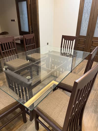 Dinig table with chairs