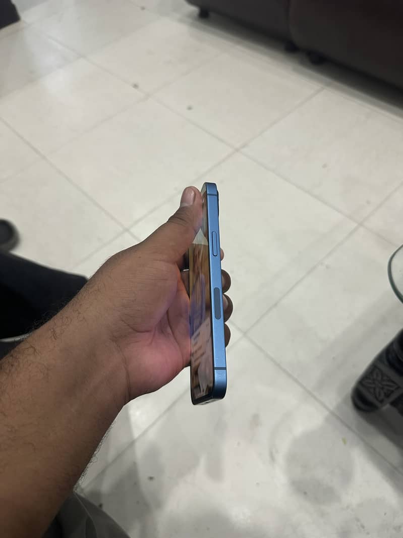 Apple iPhone 13 0