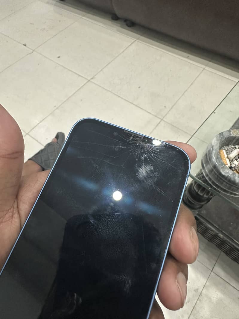 Apple iPhone 13 4