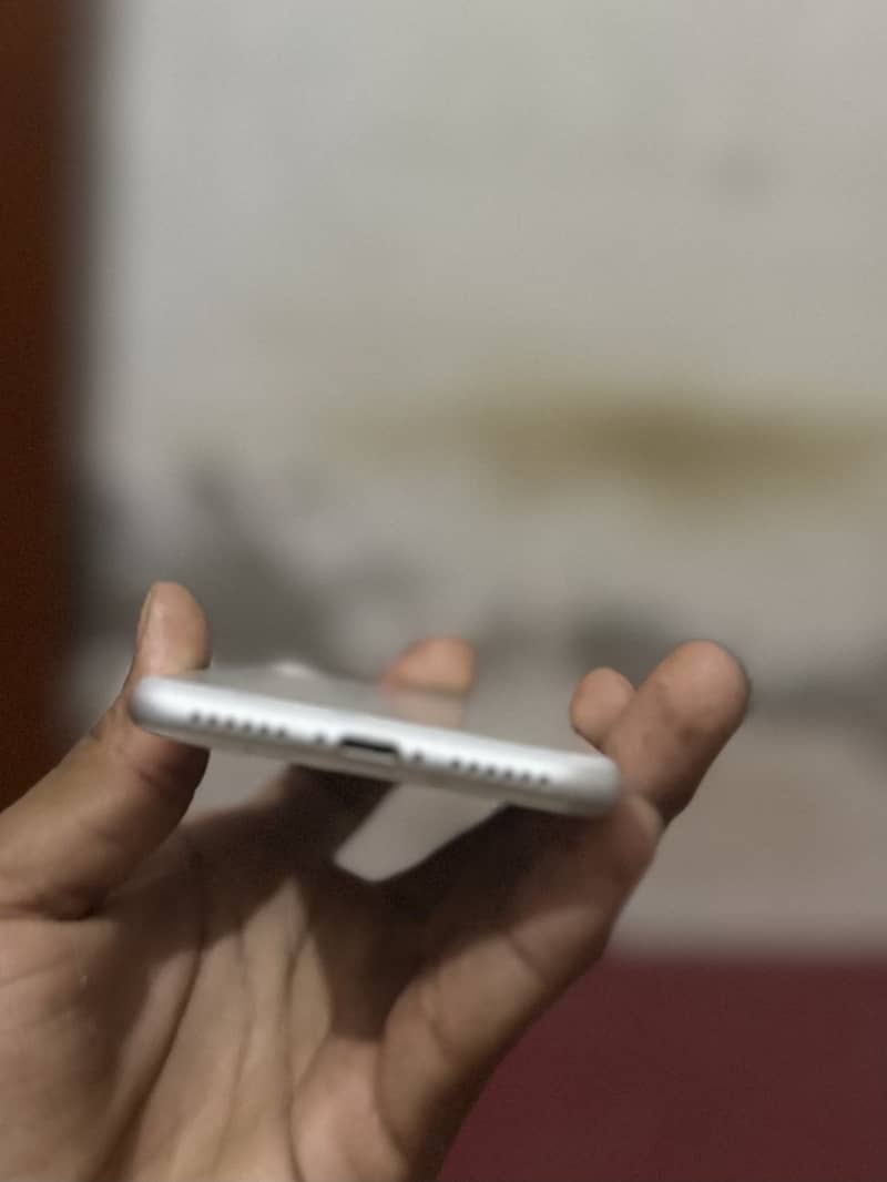 Apple iPhone 7 2