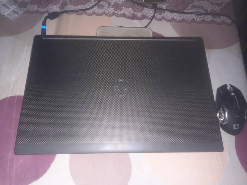 Dell precision 7740 1