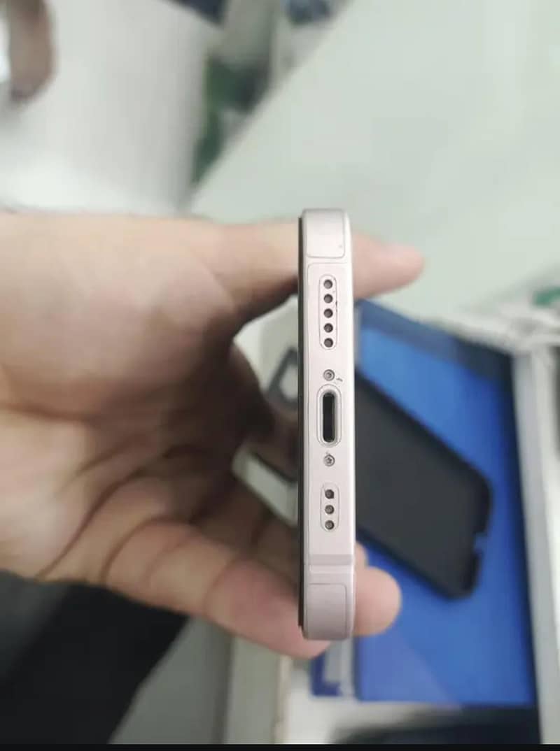 Apple iPhone 13 2