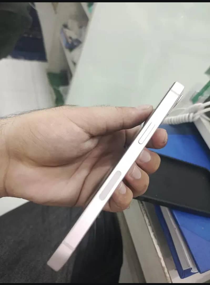 Apple iPhone 13 3