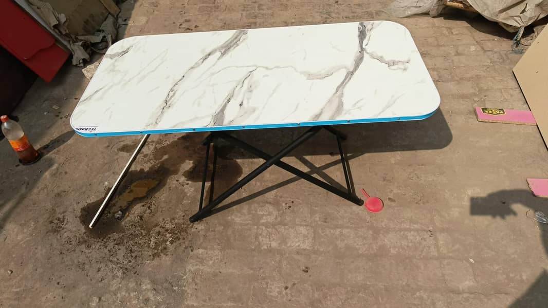 FOLDING TABLES 8