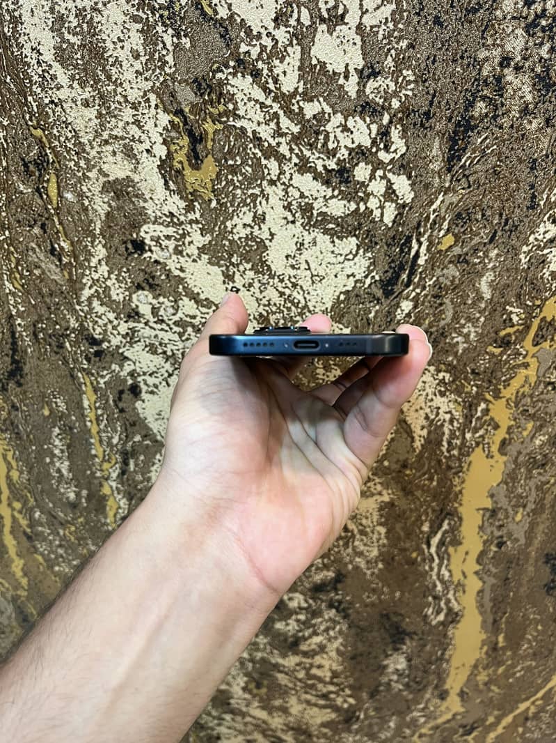 Apple iPhone 15 4