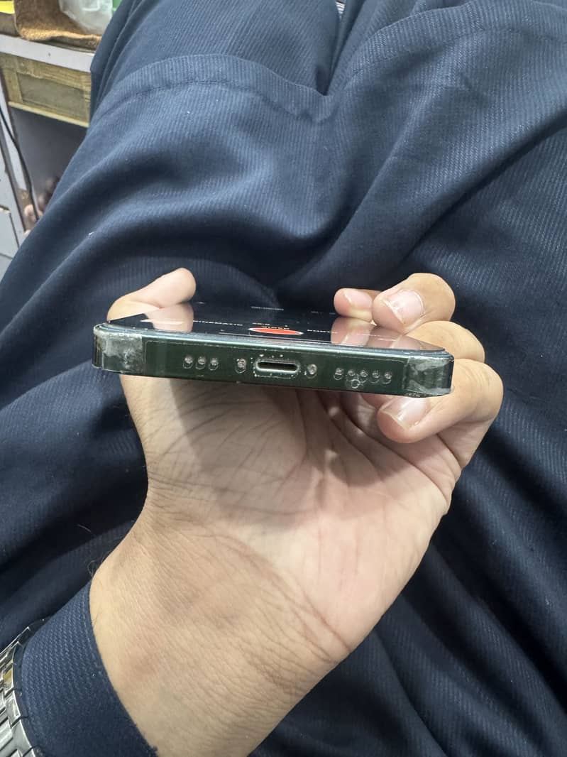 Apple iPhone 13 2