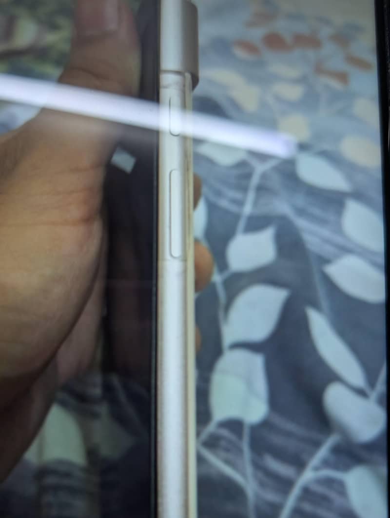 Google Pixel 8 3