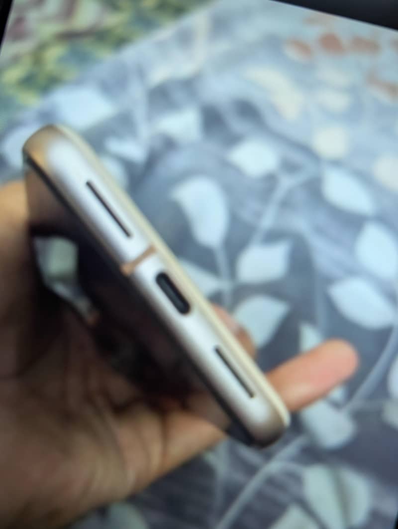 Google Pixel 8 4