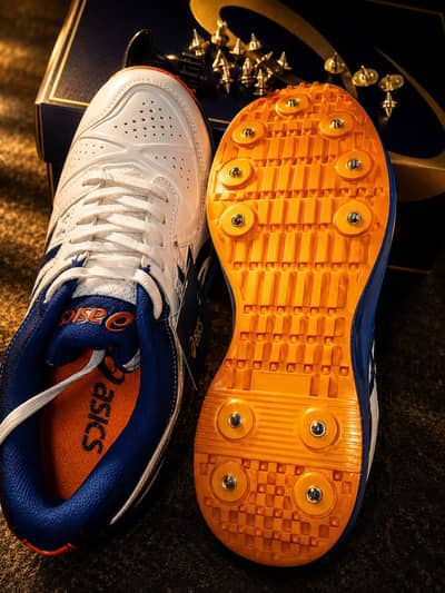 Cricket spikes  size UK 8