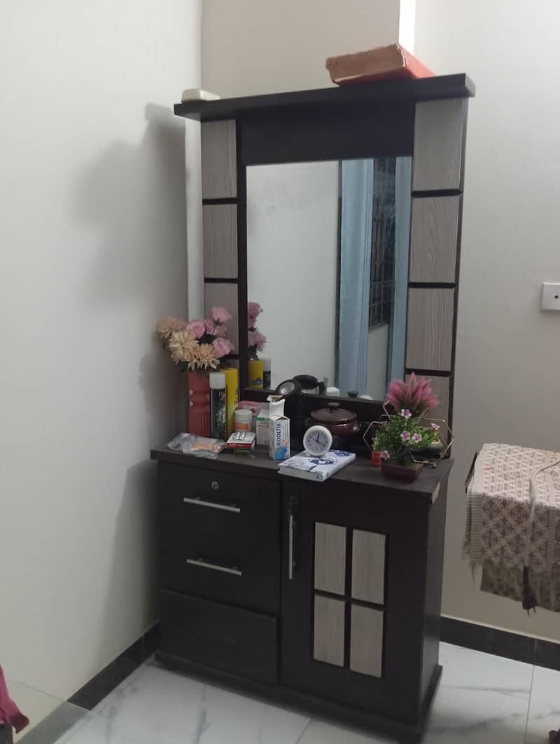 Bed With dressing table 0