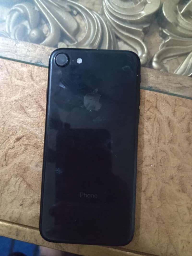 Apple iPhone 7 0