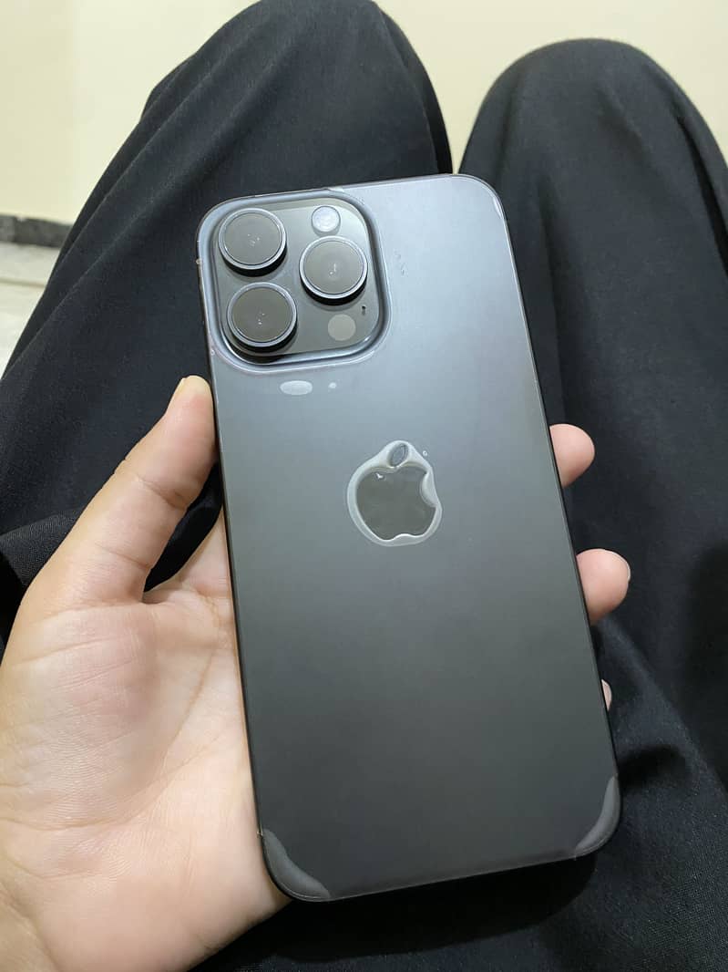 Apple iPhone 15 Pro Max 4