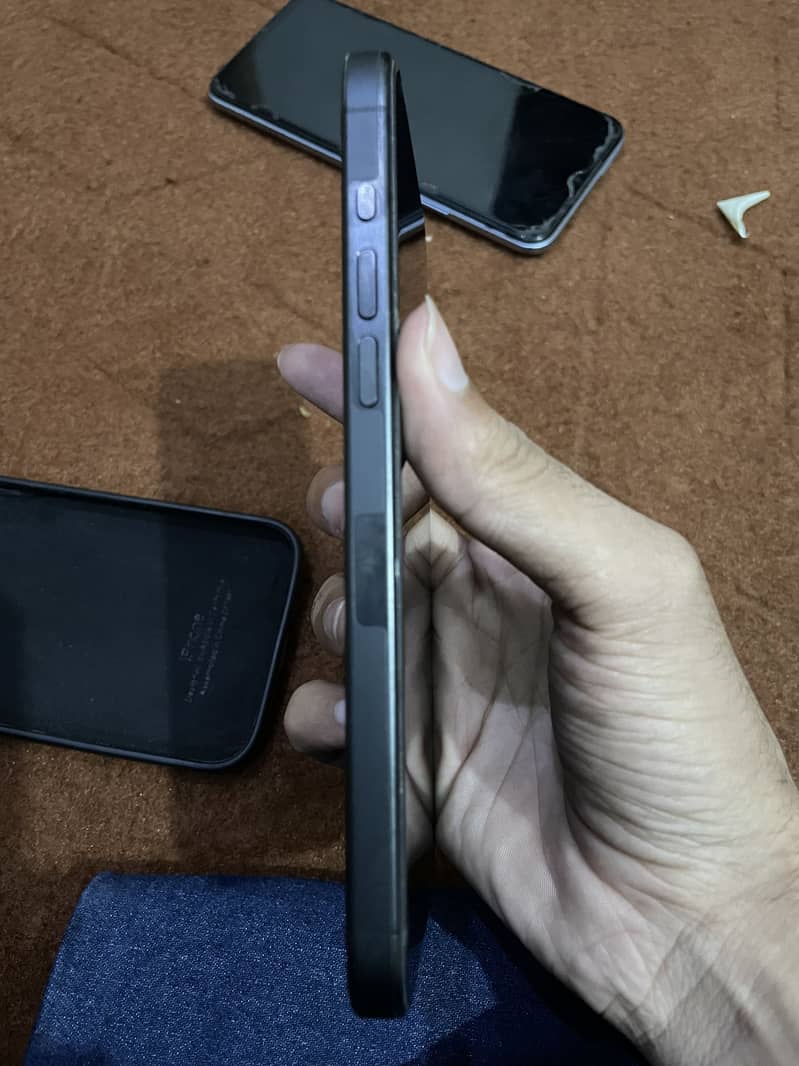 Apple iPhone 15 Pro Max 1