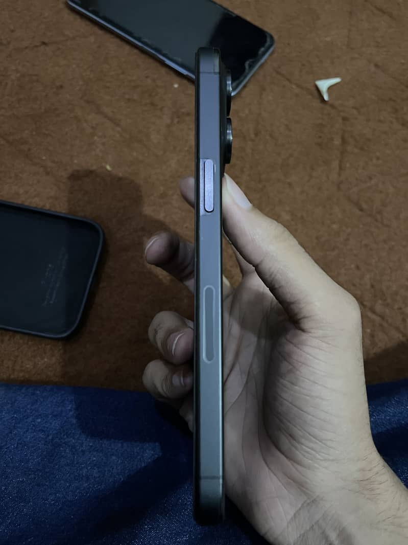 Apple iPhone 15 Pro Max 2