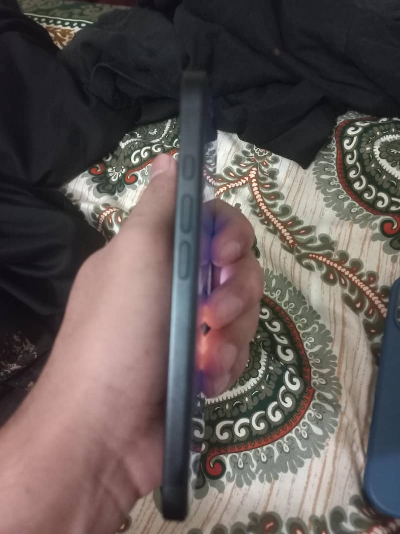 Apple iPhone 16 1