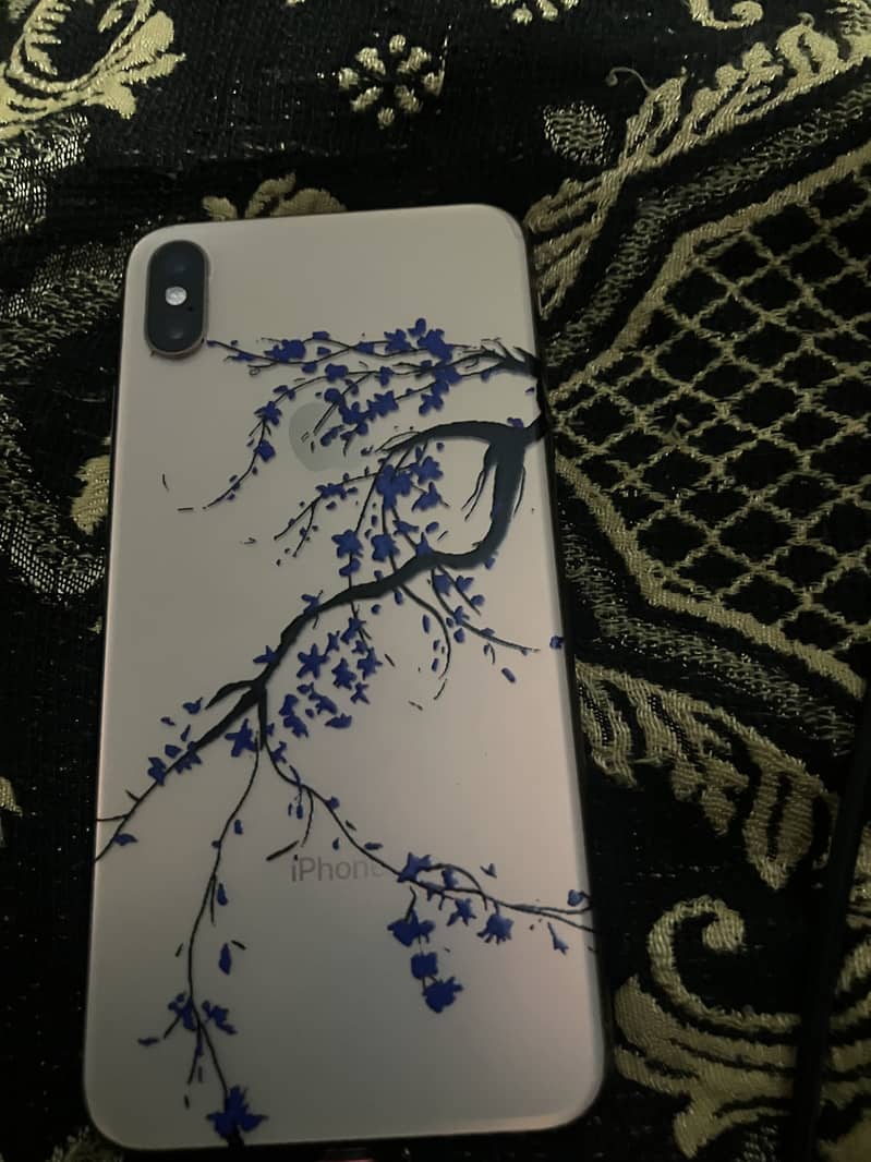 Apple iPhone XS Max 3