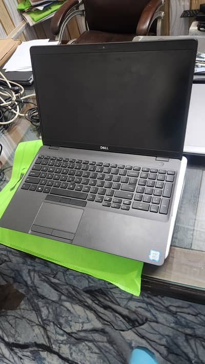 Dell precision 3541 | i7 9th H | 16gb gb ram | 256nvme | 4gb card