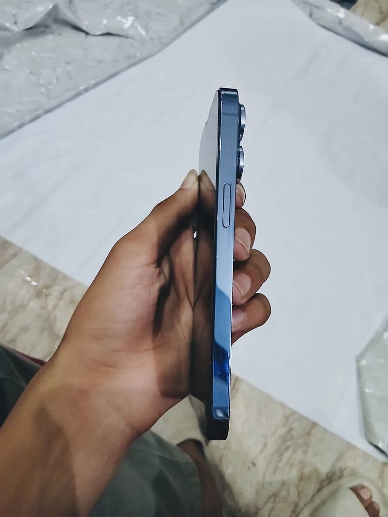 Apple iPhone 13 Pro 2