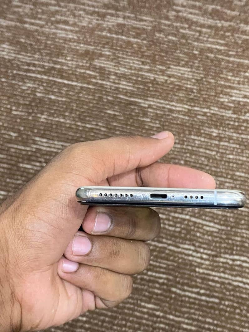 Apple iPhone XS Max 1