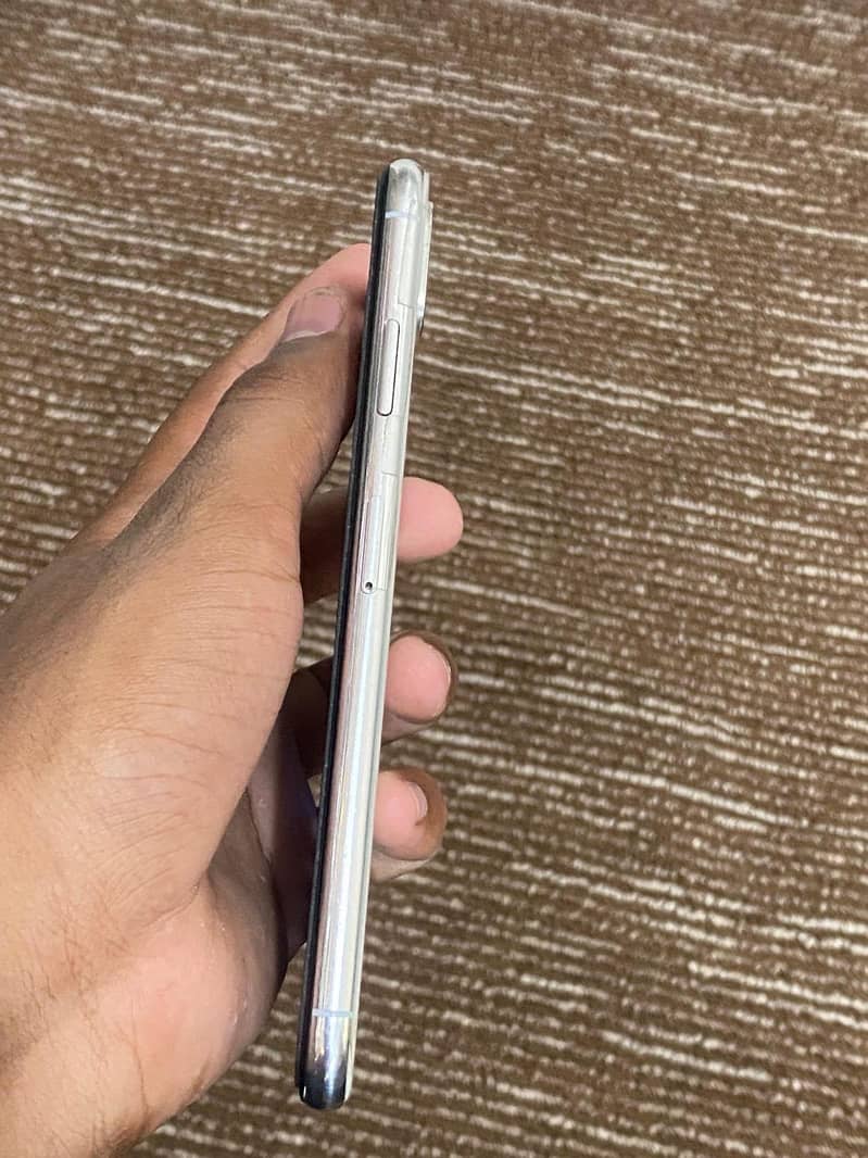 Apple iPhone XS Max 2