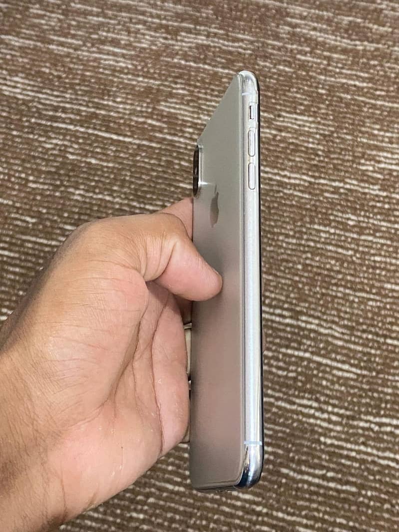 Apple iPhone XS Max 3