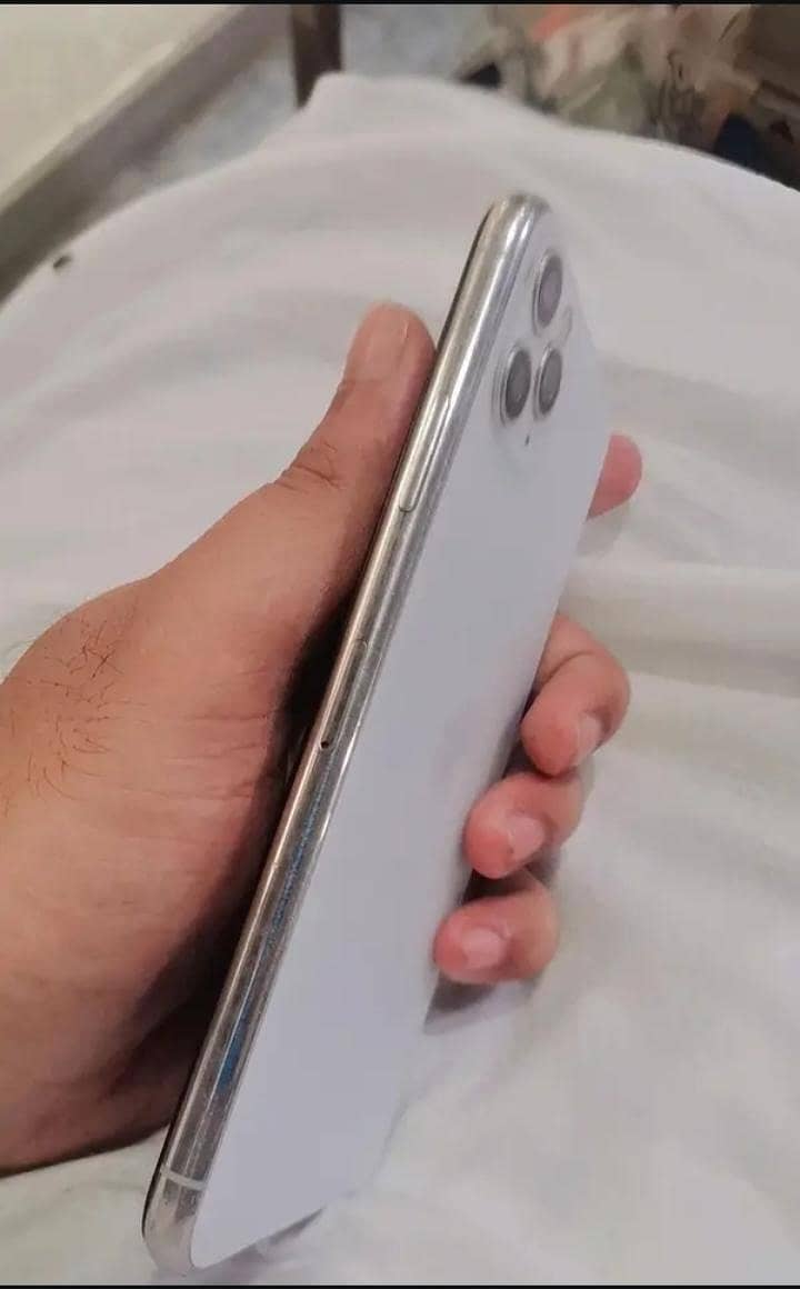Apple iPhone 11 Pro Max 1