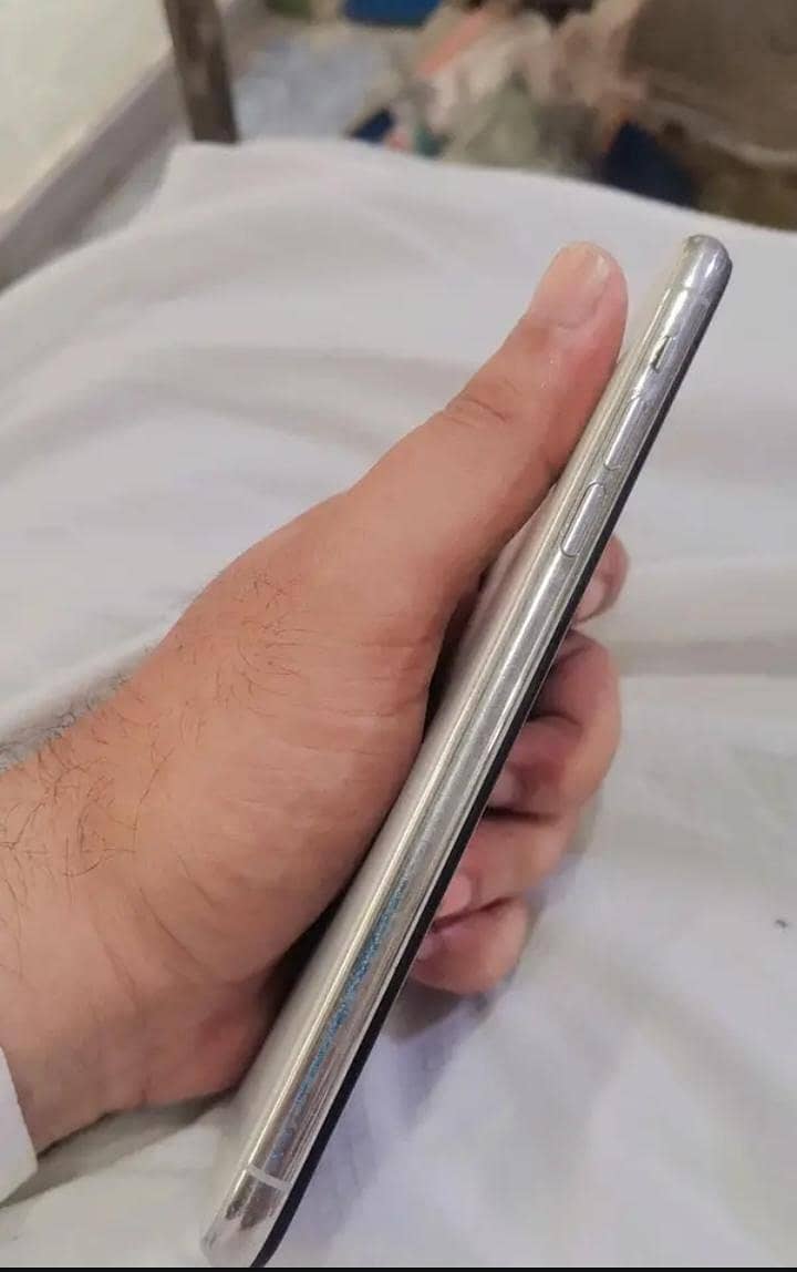 Apple iPhone 11 Pro Max 2