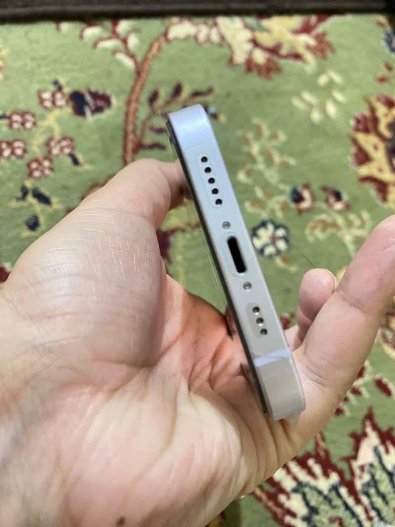 Apple iPhone 14 4
