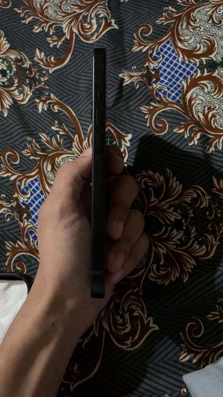 Apple iPhone 15 4