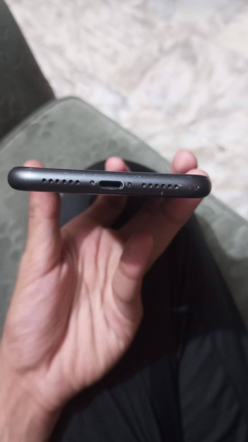 Apple iPhone 11 3