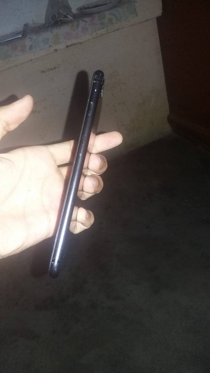 Apple iPhone 7 Plus 0