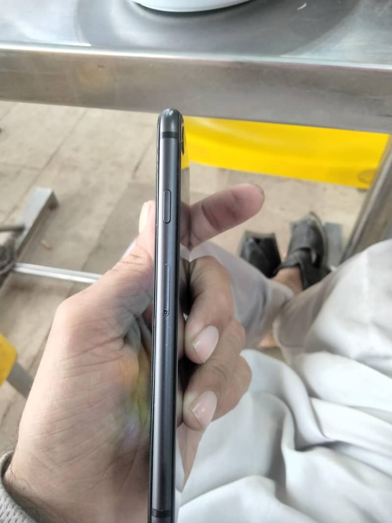 Apple iPhone 8 1